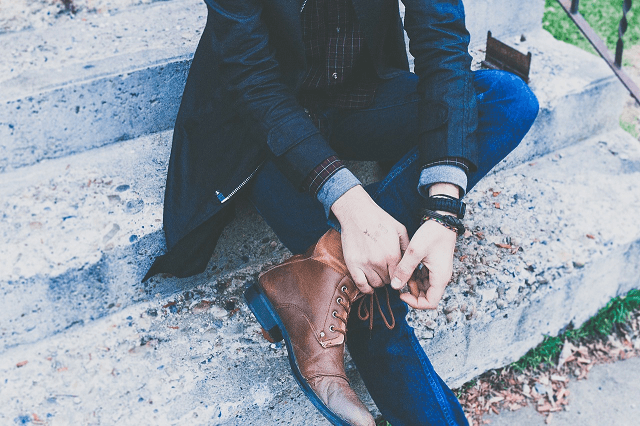 na zdjęciu ukazane są buty zdrowotne męskie za kostkę w ciemnym kolorze