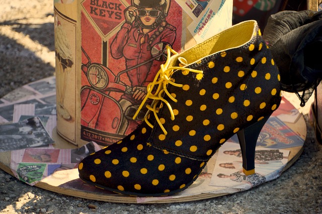 Czarne buty na obcasie