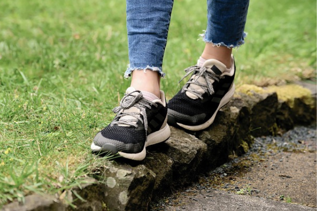 Wygodne buty zdrowotne z wyjmowaną wkładką