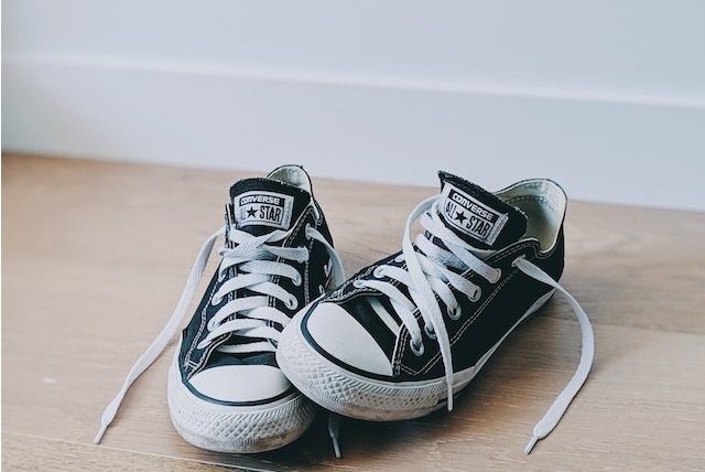 czarne converse